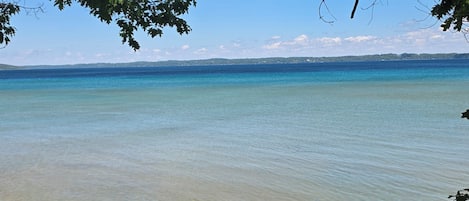 Ubicación a pie de playa y tumbonas