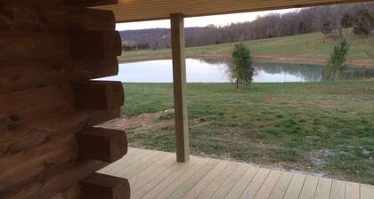 Eristäytynyt, Log vuokrakämppä, Yksityinen Hot Tub, Southern Illinois Wine Trail