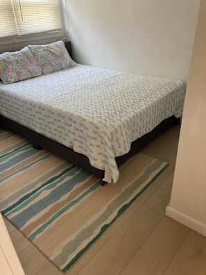 3 bedrooms, iron/ironing board, WiFi - Winter Availability - Short Term or Long Term! (Narragansett)