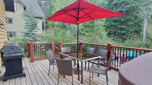 Outdoor dining - Spectacular Mountain Views | Private Hot Tub | Fire Pit | Central A/C (Panorama)