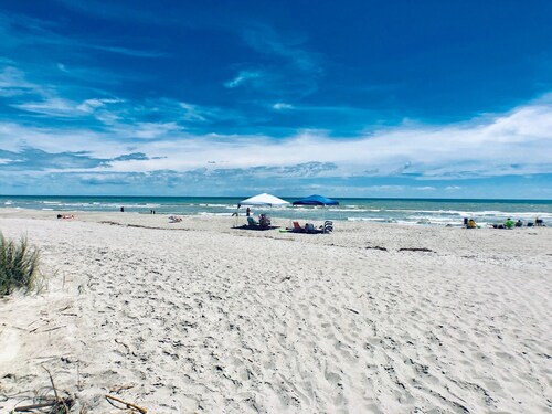Direct Oceanfront Condo. ABSOLUTE BEST LOCATED UNIT AT THE DIPLOMAT to the beach