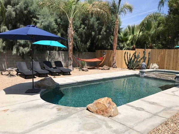 Outdoor pool, a heated pool - BRAND NEW, PRISTINE HAVEN WITH SALT WATER POOLS (Palm Springs)