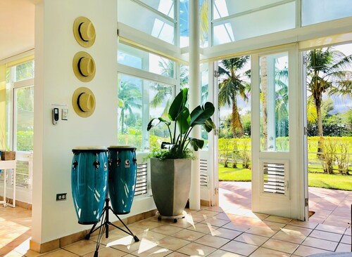 Stunning and Fabulous!!! Villa Palma- Pool, Golf, Beach, Wifi, Gated Community