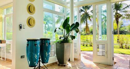 Stunning and Fabulous!!! Villa Palma- Pool, Golf, Beach, Wifi, Gated Community