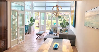 Stunning and Fabulous!!! Villa Palma- Pool, Golf, Beach, Wifi, Gated Community