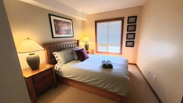 1 habitación, tabla de planchar con plancha, wifi gratis y ropa de cama