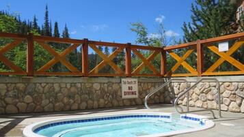 Bañera de hidromasaje exterior