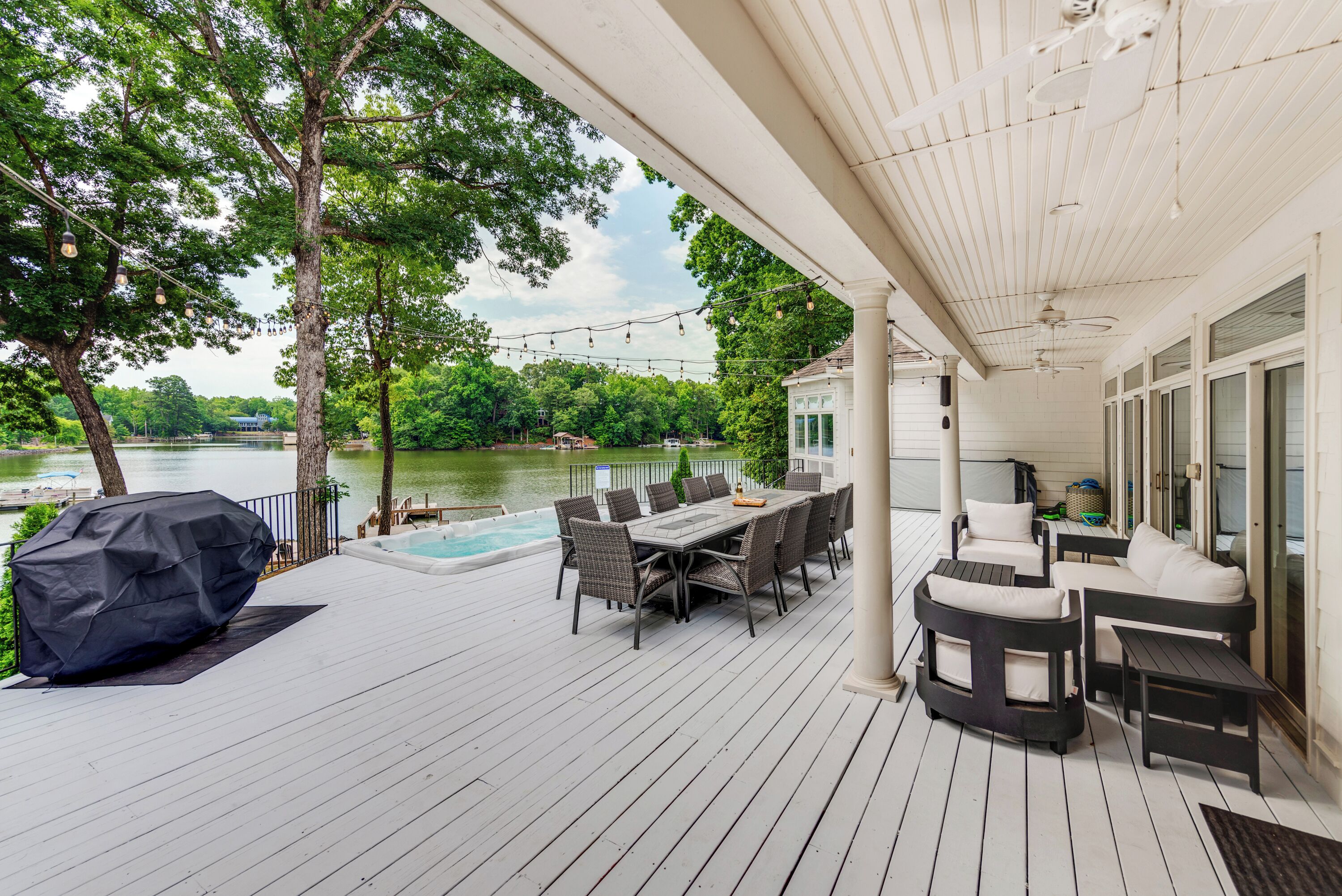 Private Beach +Dock + New Elegant Swim Spa, Spacious 6BR/5BA 20 Mins from CLT