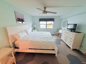 1 chambre, coffre-fort, fer et planche à repasser