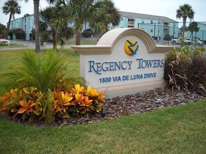 Property grounds - A few Fall dates available book Regency Towers, NOW. (Pensacola Beach)