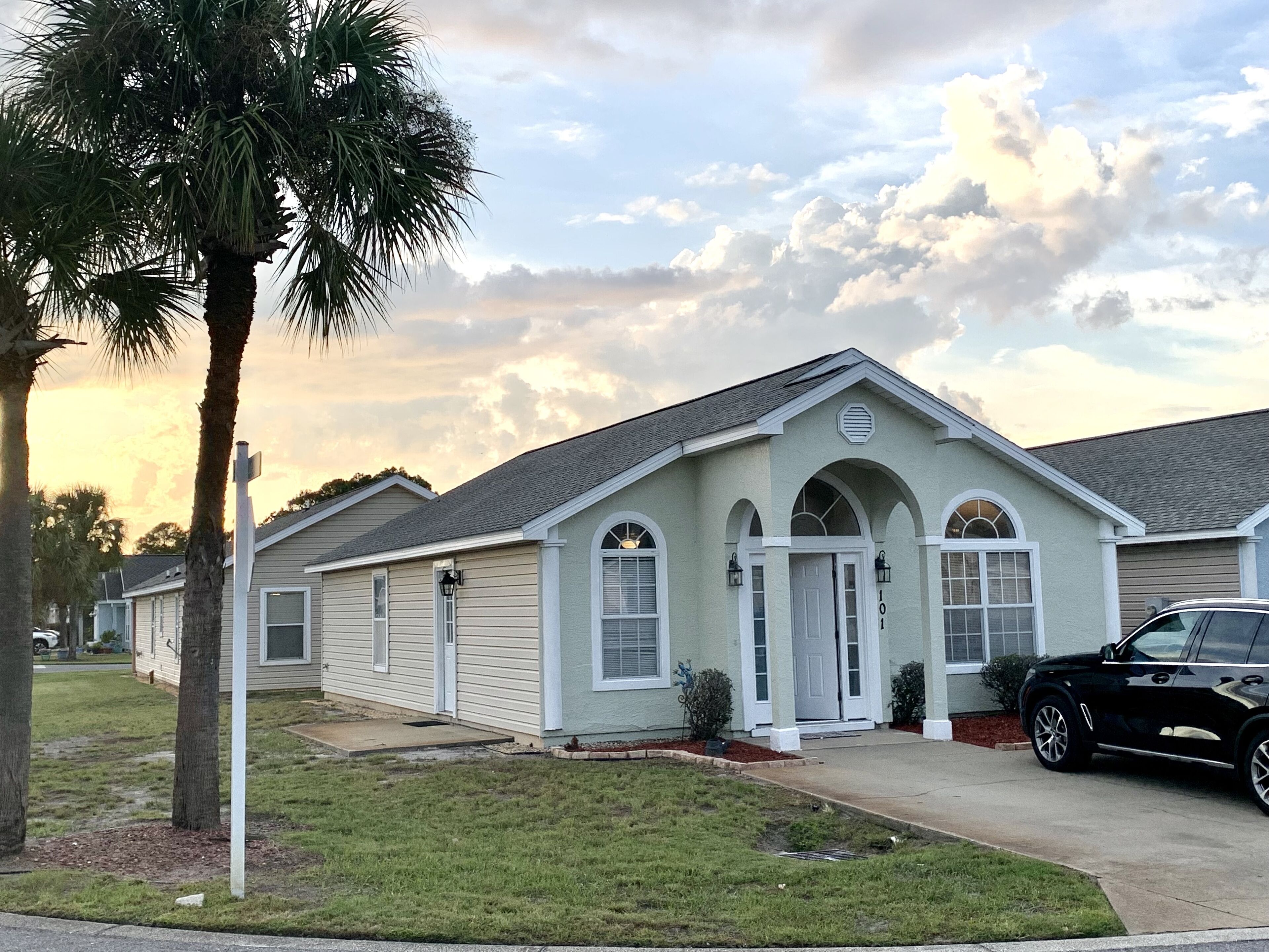 Snow Birds Welcome !!! Monthly rent discount.  