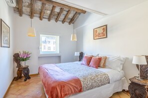 5 soverom, strykejern/-brett, wi-fi (inkludert) og sengetøy