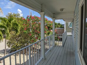 Property grounds - Beautiful 2/2 Waterfront Designer Home for your family vacation (Little Torch Key)