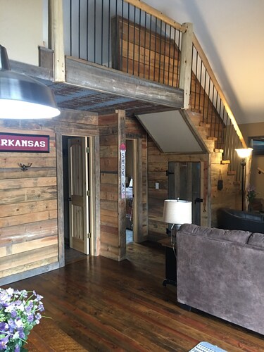 Fall Creek Cabins
Very Cozy!
1 mile from Lake Norfork / Mountain Home Ar.