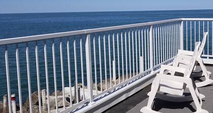 Cape Cod Lakefront Cottage