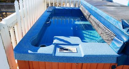 Koe yksityinen Ocean Front elää parhaimmillaan "LuLu Rose", viehättävä 2 makuuhuoneen 2 kylpy mökki tarjoaa ranta edessä Hot Tub!