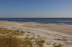På stranden