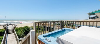 Erleben Sie privates Wohnen am Meer in "LuLu Rose", einem charmanten 2-Schlafzimmer-2-Bad-Ferienhaus, das eine Hot Tub am Strand bietet!