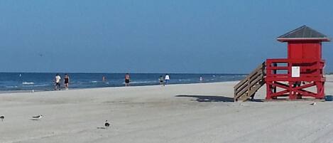 Chaise longue, serviettes de plage