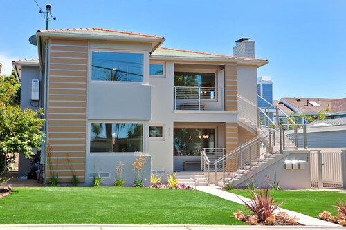 Gehen Sie zum Strand und Dorf