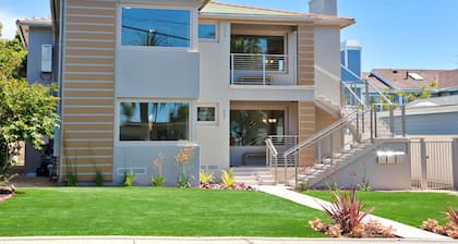 Gehen Sie zum Strand und Dorf