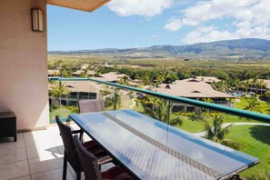 Outdoor dining - KLVR presents Honua Kai K612*Two bedrooms*one bath (Lahaina)