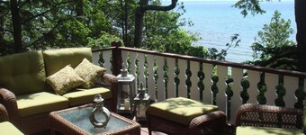 No se lo pierdan Uno; En el lago Michigan en un hermoso bosque aislado.