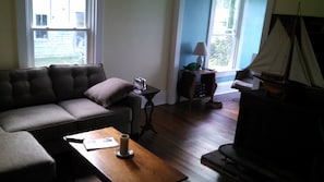 Smart TV, fireplace, stereo