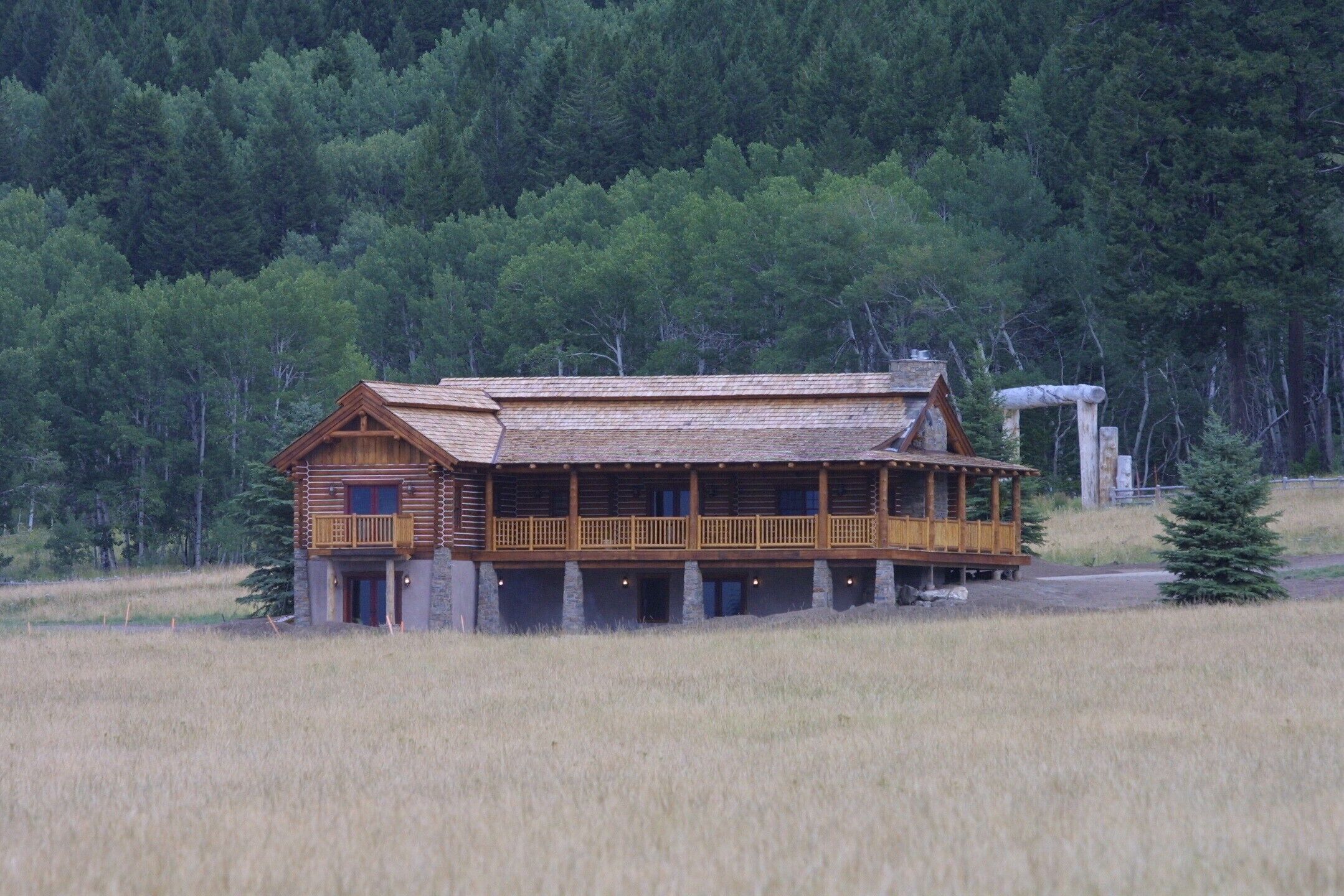 Beautiful Henrys Lake Log Cabin