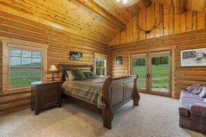 4 bedrooms, iron/ironing board, travel crib, free WiFi