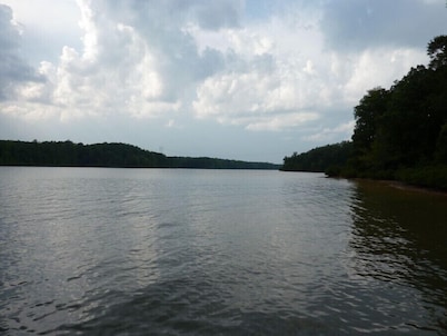 Private Lakefront Log Cabin