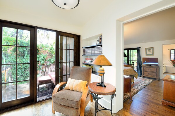 Smart TV, fireplace, books