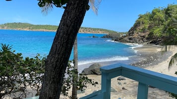 Plage, chaises longues, serviettes de plage