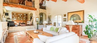  260 M2 KIVATALO AIX-EN-PROVENNEN JA LUBERONIN VÄLILLÄ, LUONNONALA  