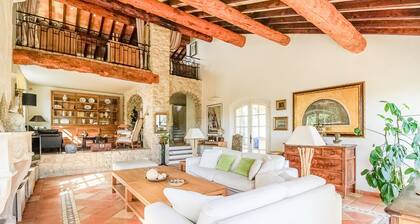 260 M2 STONE HOUSE BETWEEN AIX-EN-PROVENCE AND LUBERON ON 2 HA LOT ,NATURAL POOL