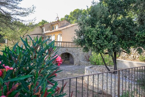 260 M2 STONE HOUSE BETWEEN AIX-EN-PROVENCE AND LUBERON ON 2 HA LOT ,NATURAL POOL