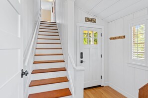 Interior - Private Hot Tub/Short Walk to Downtown (Napa)