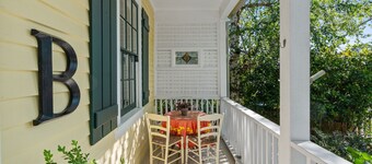 Private Hot Tub/Short Walk to Downtown