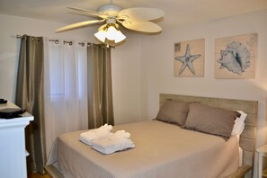 2 bedrooms, iron/ironing board, WiFi, bed sheets