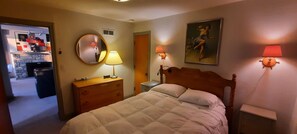 4 bedrooms, desk, iron/ironing board, free WiFi