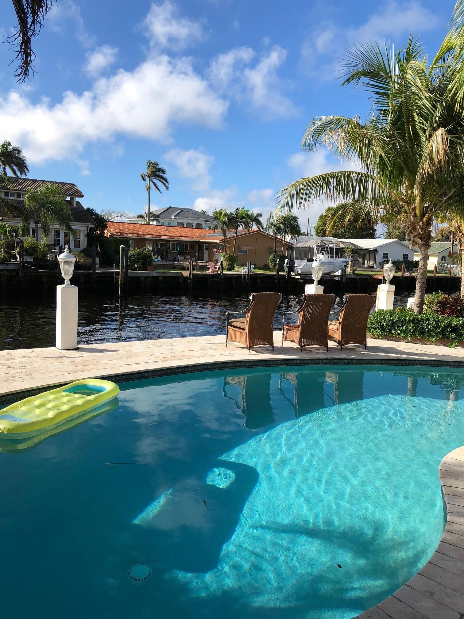 室外游泳池，恒温泳池