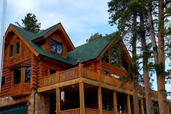 View of cabin from driveway