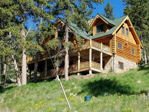 Exterior - Luxurious Cabin Located In Northwest Colorado, USA (Red Feather Lakes)
