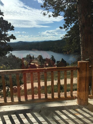 Ylellinen mökki sijaitsee Luoteis-Coloradossa (USA) 