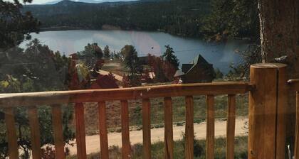 Ylellinen mökki sijaitsee Luoteis-Coloradossa (USA)