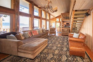 TV, fireplace, DVD player, books