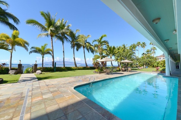 Oceanfront Pool Area with Jacuzzi