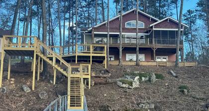 A Whim Rustic Lodge lähellä Smith Lake Park