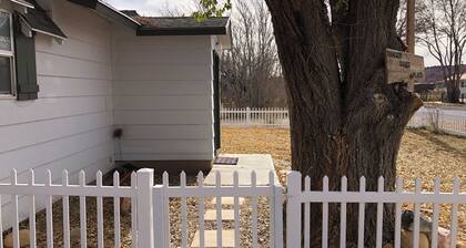 Ranger Dave's Historical Cabins, 15 miles to Bryce 3 bedrooms 2 baths