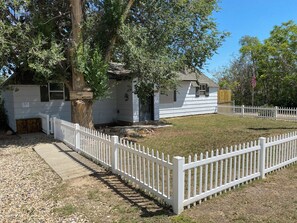 Property grounds - Ranger Dave's Historical Cabins, 15 miles to Bryce 3 bedrooms 2 baths (Cannonville)